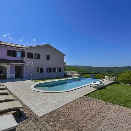 Nori, A Fantastic Pool With A View Ripenda Kras