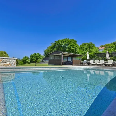 Nori, A Fantastic Pool With A View Ripenda Kras