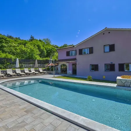 Nori, A Fantastic Pool With A View Ripenda Kras