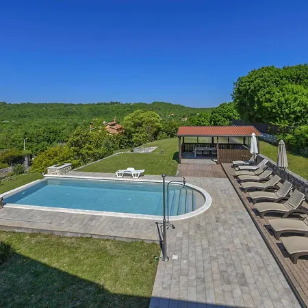 Nyaraló Nori, A Fantastic Pool With A View